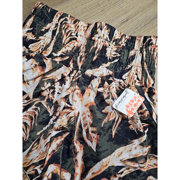 NWT FP Movement Free People The Way Home Green Black Tropical Floral Shorts S - Picture 2 of 6